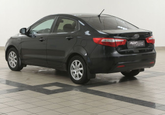 Подержанный автомобиль Kia Rio Sedan 2012 года (2 фото)