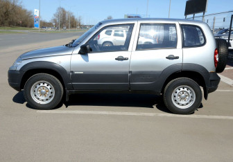 Подержанный автомобиль Chevrolet Niva 2014 года (8 фото)