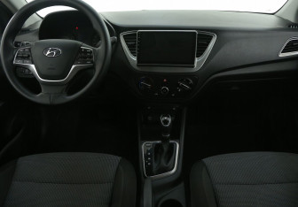 Подержанный автомобиль Hyundai Solaris Sedan 2021 года (12 фото)