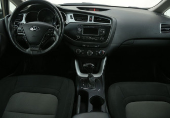 Подержанный автомобиль Kia Ceed Wagon 2013 года (12 фото)
