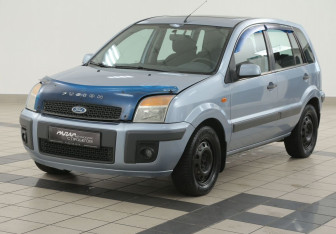 Подержанный автомобиль Ford Fusion 2006 года (8 фото)