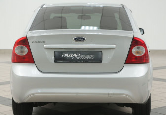 Подержанный автомобиль Ford Focus Sedan 2011 года (3 фото)