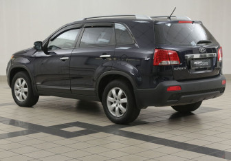 Подержанный автомобиль Kia Sorento 2010 года (2 фото)