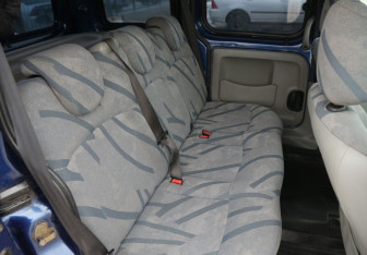 Подержанный автомобиль Renault Kangoo 2002 года (11 фото)