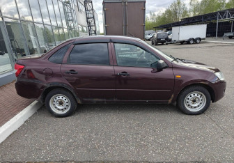 Подержанный автомобиль LADA (ВАЗ) Granta Sedan 2013 года (8 фото)