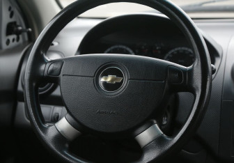Подержанный автомобиль Chevrolet Aveo Sedan 2007 года (16 фото)