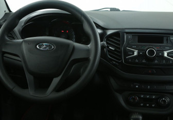 Подержанный автомобиль LADA (ВАЗ) Vesta Sedan 2016 года (14 фото)