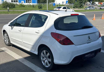 Подержанный автомобиль Peugeot 308 Hatchback 2011 года (6 фото)