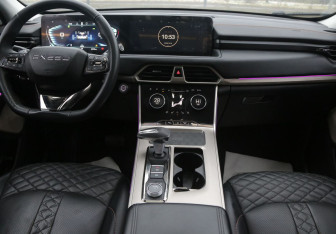 Подержанный автомобиль Exeed TXL 2023 года (12 фото)