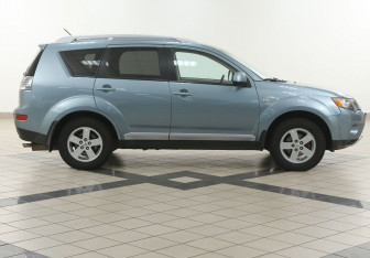 Подержанный автомобиль Mitsubishi Outlander 2008 года (5 фото)