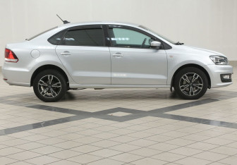 Подержанный автомобиль Volkswagen Polo Sedan 2017 года (5 фото)