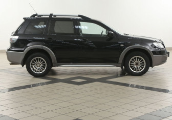 Подержанный автомобиль Mitsubishi Outlander 2006 года (5 фото)
