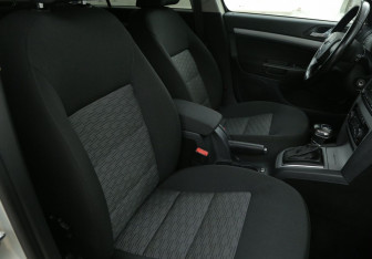 Подержанный автомобиль Skoda Octavia Liftback 2012 года (10 фото)