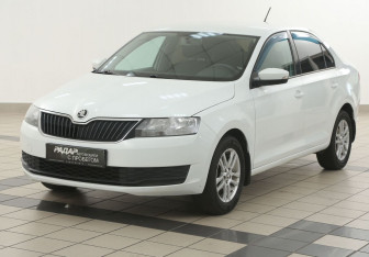 Подержанный автомобиль Skoda Rapid Liftback 2017 года (8 фото)