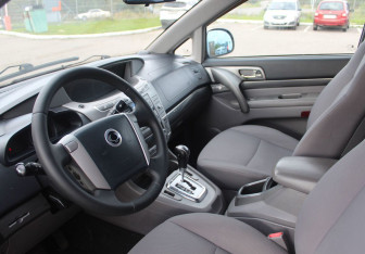 Подержанный автомобиль SsangYong Stavic 2014 года (10 фото)
