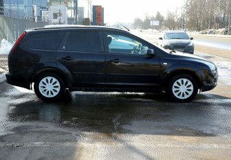 Подержанный автомобиль Ford Focus Wagon 2006 года (7 фото)