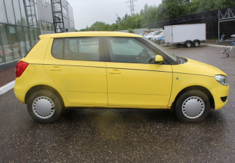 Подержанный автомобиль Skoda Fabia Hatchback 2012 года (8 фото)