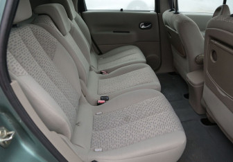 Подержанный автомобиль Renault Scenic 2006 года (11 фото)