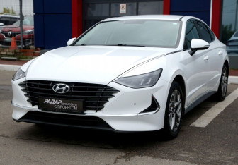 Подержанный автомобиль Hyundai Sonata 2021 года (3 фото)