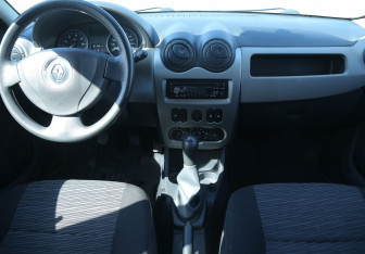 Подержанный автомобиль Renault Sandero 2012 года (12 фото)