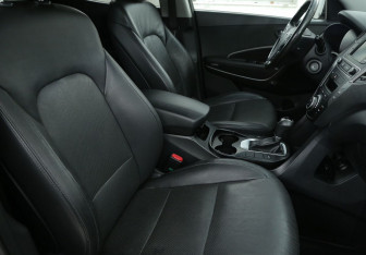 Подержанный автомобиль Hyundai Santa Fe 2018 года (10 фото)