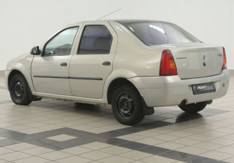 Подержанный автомобиль Renault Logan Sedan 2006 года (2 фото)