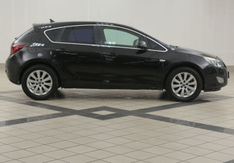 Подержанный автомобиль Opel Astra Hatchback 2010 года (5 фото)