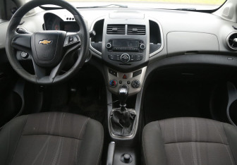 Подержанный автомобиль Chevrolet Aveo Sedan 2012 года (12 фото)