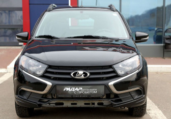 Подержанный автомобиль LADA (ВАЗ) Granta Liftback 2023 года (2 фото)