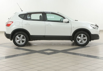 Подержанный автомобиль Nissan Qashqai 2013 года (5 фото)