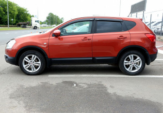 Подержанный автомобиль Nissan Qashqai 2008 года (8 фото)