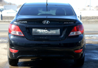 Подержанный автомобиль Hyundai Solaris Sedan 2013 года (5 фото)