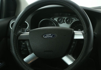 Подержанный автомобиль Ford Focus Sedan 2008 года (16 фото)