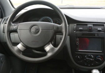 Подержанный автомобиль Daewoo Gentra Sedan 2014 года (17 фото)