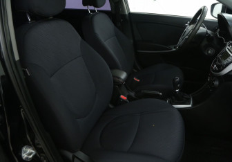 Подержанный автомобиль Hyundai Solaris Sedan 2013 года (10 фото)