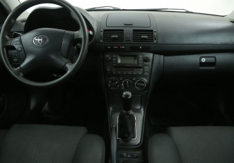 Подержанный автомобиль Toyota Avensis Sedan 2008 года (12 фото)