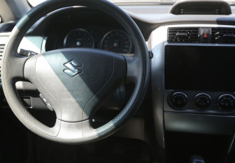 Подержанный автомобиль Suzuki Liana Wagon 2007 года (14 фото)