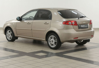 Подержанный автомобиль Chevrolet Lacetti Hatchback 2008 года (2 фото)