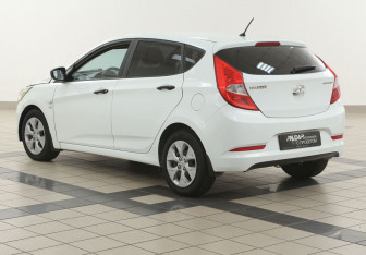 Подержанный автомобиль Hyundai Solaris Hatchback 2015 года (2 фото)