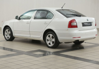 Подержанный автомобиль Skoda Octavia Liftback 2011 года (2 фото)