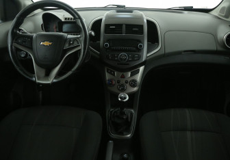 Подержанный автомобиль Chevrolet Aveo Sedan 2012 года (12 фото)