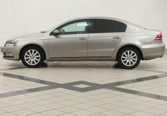 Подержанный автомобиль Volkswagen Passat Sedan 2012 года (7 фото)