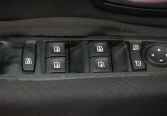 Подержанный автомобиль Renault Scenic 2010 года (17 фото)