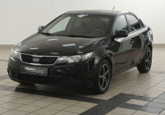 Подержанный автомобиль Kia Cerato Sedan 2010 года (8 фото)