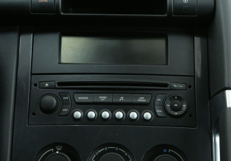 Подержанный автомобиль Peugeot 3008 2011 года (13 фото)