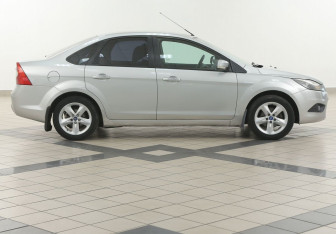 Подержанный автомобиль Ford Focus Sedan 2010 года (5 фото)