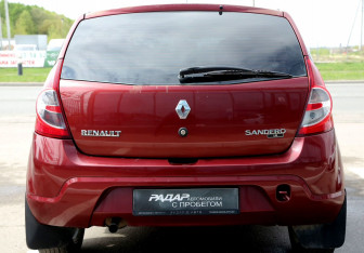 Подержанный автомобиль Renault Sandero 2012 года (5 фото)