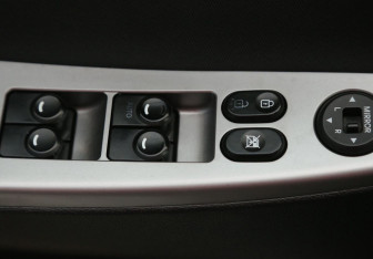 Подержанный автомобиль Hyundai Solaris Hatchback 2015 года (17 фото)