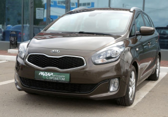 Подержанный автомобиль Kia Carens 2016 года (3 фото)