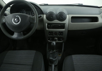 Подержанный автомобиль Renault Sandero 2010 года (12 фото)